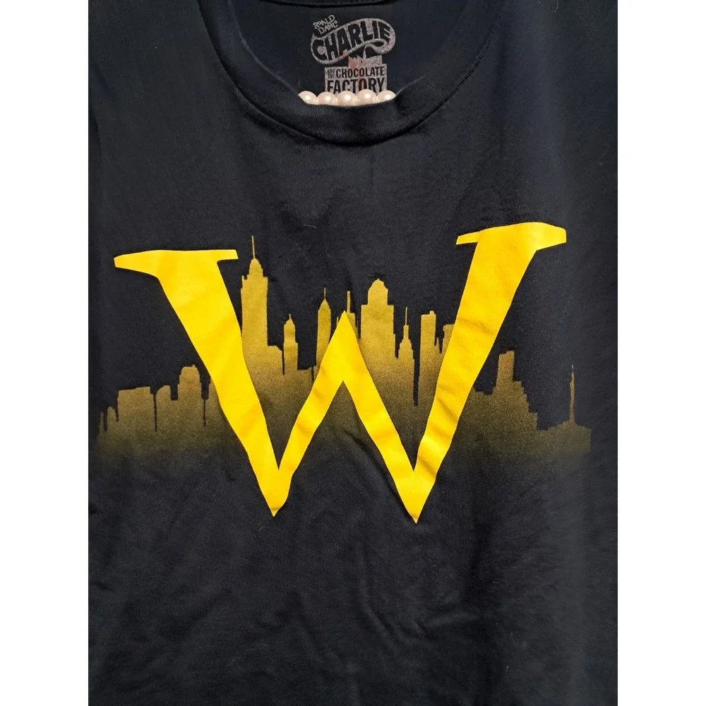 Roald Dahls Charlie And The Chocolate Factory Unisex Skyline T‎ Shirt. Small